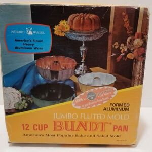 "Vintage" Nordic Ware Jumbo Fluted Bundt Pan In Original Box